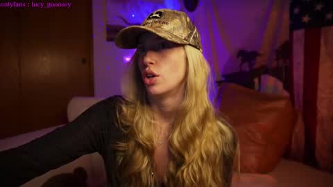Snapshot of lucy_gooosey chatting on 8, 2, 2025 Lucy. online show from 8, 2, 2025