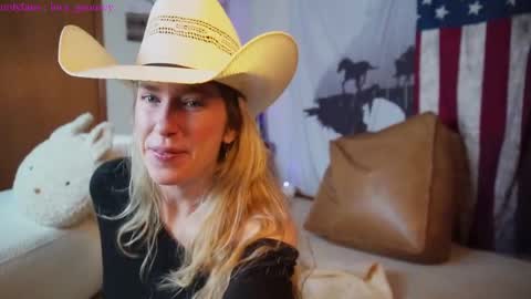 Snapshot of lucy_gooosey chatting on 8, 2, 2025 Lucy. online show from 8, 2, 2025