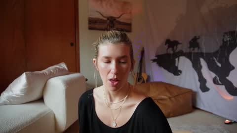 Snapshot of lucy_gooosey chatting on 3, 3, 2025 Lucy. online show from 3, 3, 2025