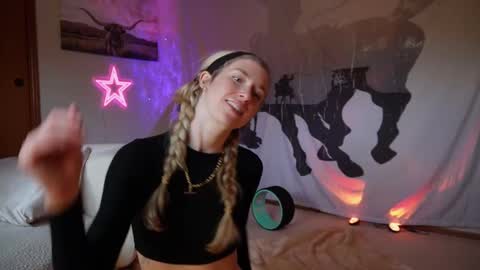 Snapshot of lucy_gooosey chatting on 9, 3, 2025 Lucy. online show from 9, 3, 2025