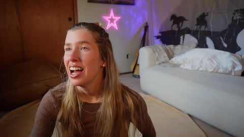 Snapshot of lucy_gooosey chatting on 10, 3, 2025 Lucy. online show from 10, 3, 2025