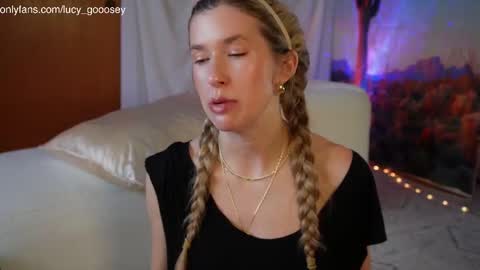 Snapshot of lucy_gooosey chatting on 8, 9, 2025 Lucy. online show from 8, 9, 2025