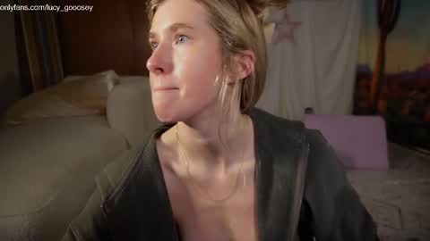 Snapshot of lucy_gooosey chatting on 29, 9, 2025 Lucy. online show from 29, 9, 2025