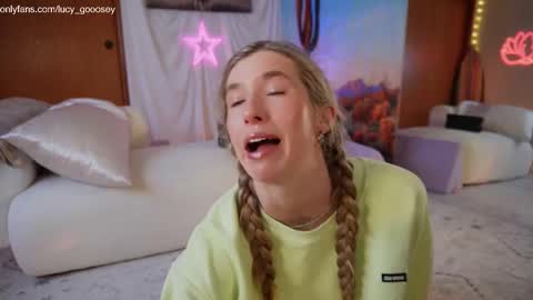 Snapshot of lucy_gooosey chatting on 5, 10, 2025 Lucy. online show from 5, 10, 2025