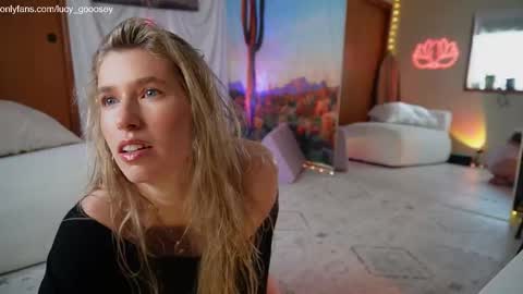 Snapshot of lucy_gooosey chatting on 8, 10, 2025 Lucy. online show from 8, 10, 2025