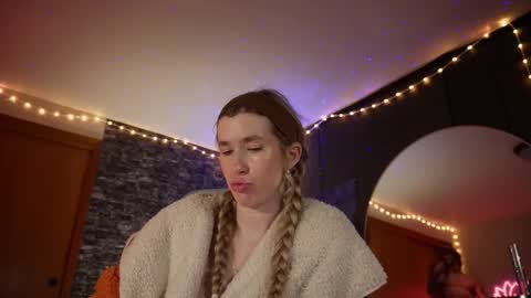 Snapshot of lucy_gooosey chatting on 1, 11, 2025 Lucy. online show from 1, 11, 2025