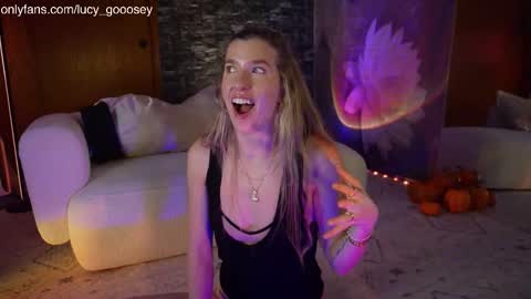 Snapshot of lucy_gooosey chatting on 8, 11, 2025 Lucy. online show from 8, 11, 2025