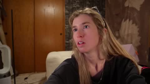 Snapshot of lucy_gooosey chatting on 5, 12, 2025 Lucy. online show from 5, 12, 2025