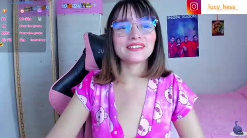 Snapshot of lucy_hess_ chatting on 18, 12, 2025 Lucy online show from 18, 12, 2025