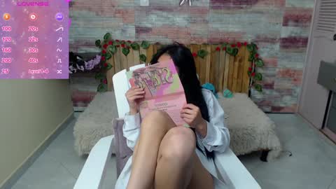 Snapshot of lucy_joi chatting on 5, 1, 2025 Luciana online show from 5, 1, 2025