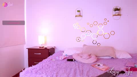 Snapshot of lucy_joi chatting on 18, 10, 2025 Luciana online show from 18, 10, 2025