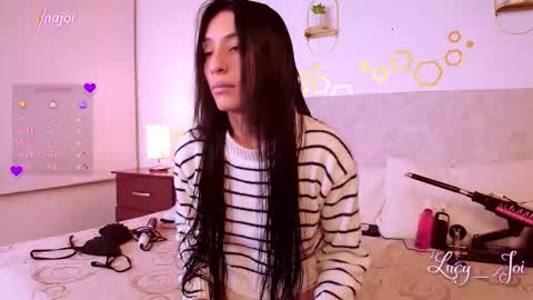 Snapshot of lucy_joi chatting on 28, 11, 2025 Luciana online show from 28, 11, 2025