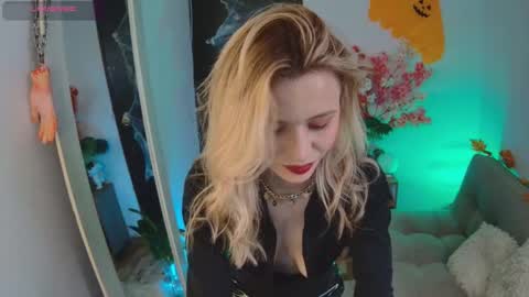 Snapshot of lucy_priincess chatting on 25, 10, 2025 lucy online show from 25, 10, 2025