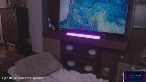 Lucy Alien  online show from 20, 12, 2024