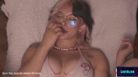 Lucy Alien  online show from 29, 1, 2025