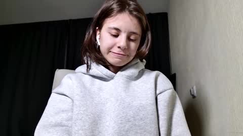 Snapshot of lucyrait chatting on 17, 2, 2025 Lucy online show from 17, 2, 2025