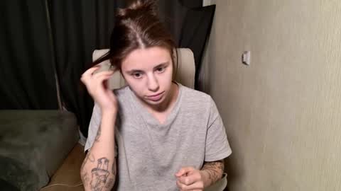 Snapshot of lucyrait chatting on 22, 2, 2025 Lucy online show from 22, 2, 2025