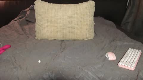 Snapshot of lucyrait chatting on 12, 3, 2025 Lucy online show from 12, 3, 2025