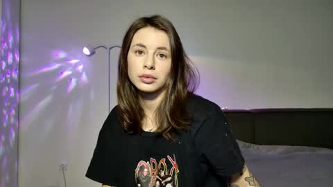 Snapshot of lucyrait chatting on 1, 12, 2025 Lucy online show from 1, 12, 2025