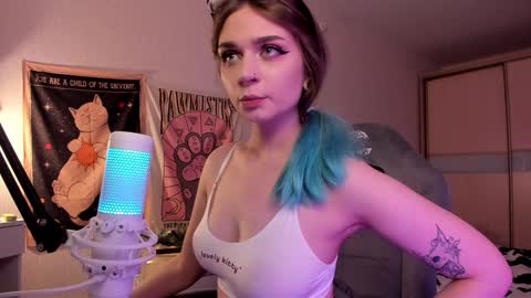Snapshot of lucysbrain chatting on 7, 1, 2025 Lucy online show from 7, 1, 2025