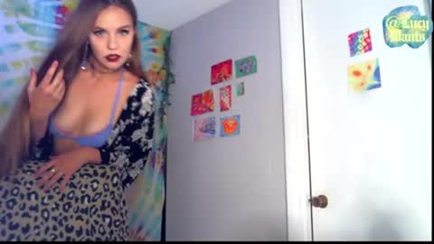 Snapshot of lucywants chatting on 27, 7, 2026 Goddess Lucy lucywants online show from 27, 7, 2026