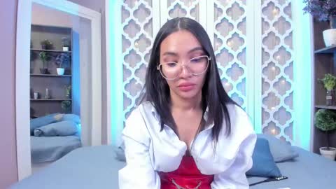 Lucy Liiu online show from 4, 3, 2025