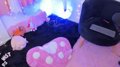 LUCYY FROM HOME  online show from 9, 3, 2025