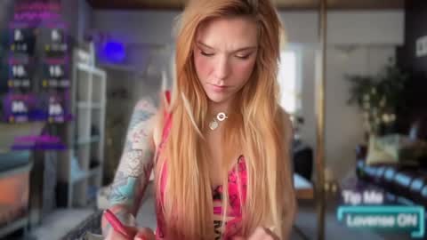 Luubeam             INSTA luubeammm TWITTER lunaisreallycu1 online show from 13, 1, 2025