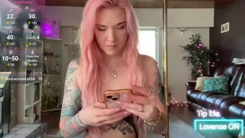 Luubeam             INSTA luubeammm TWITTER lunaisreallycu1 online show from 13, 7, 2026