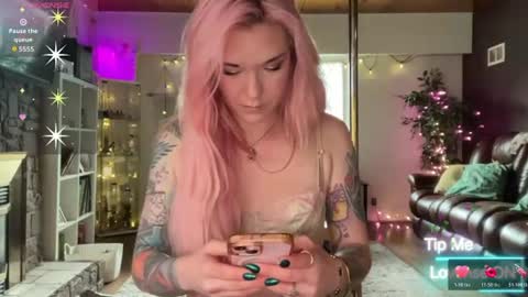 Luubeam             INSTA luubeammm TWITTER lunaisreallycu1 online show from 16, 7, 2026