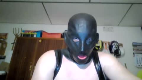 Snapshot of luis2423 chatting on 10, 3, 2025 A slave to the mistress.. un esclavo para las amas dominantes. online show from 10, 3, 2025