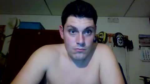 Snapshot of luis2423 chatting on 4, 10, 2025 A slave to the mistress.. un esclavo para las amas dominantes. online show from 4, 10, 2025