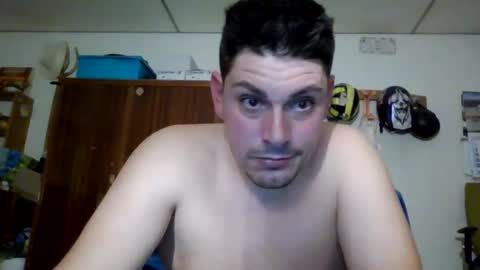 Snapshot of luis2423 chatting on 29, 10, 2025 A slave to the mistress.. un esclavo para las amas dominantes. online show from 29, 10, 2025