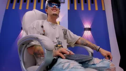 Snapshot of luis_as chatting on 16, 11, 2025 Luis AS online show from 16, 11, 2025