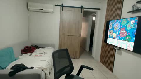 Snapshot of luis_flr chatting on 21, 9, 2025 luis_flr online show from 21, 9, 2025