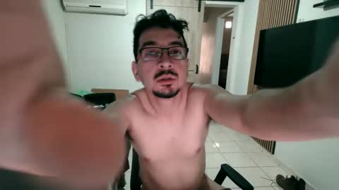 Snapshot of luis_flr chatting on 6, 10, 2025 luis_flr online show from 6, 10, 2025