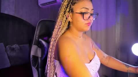 Snapshot of luisa_cameron chatting on 5, 3, 2026 online show from 5, 3, 2026