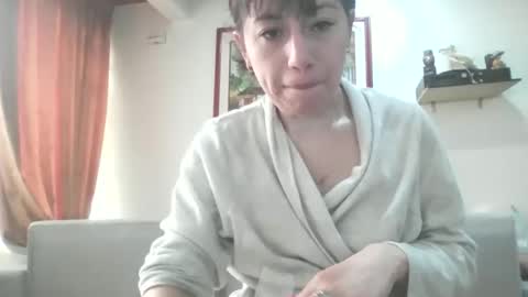 Snapshot of luisa_hollmes chatting on 17, 11, 2025 luisa_hollmes online show from 17, 11, 2025