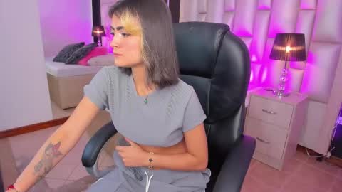 Snapshot of luisajonnes_ chatting on 2, 12, 2025 Luisa online show from 2, 12, 2025