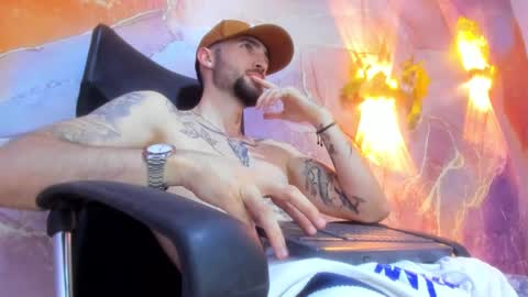 Snapshot of luke_davis01 chatting on 31, 1, 2025 LUKE online show from 31, 1, 2025