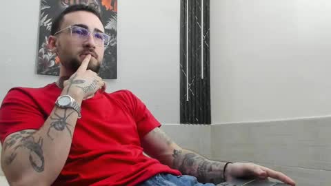 Snapshot of luke_davis01 chatting on 17, 2, 2025 LUKE online show from 17, 2, 2025