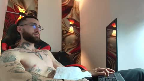 Snapshot of luke_davis01 chatting on 25, 9, 2025 LUKE online show from 25, 9, 2025