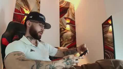 Snapshot of luke_davis01 chatting on 17, 10, 2025 LUKE online show from 17, 10, 2025