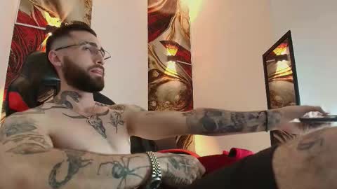 Snapshot of luke_davis01 chatting on 18, 10, 2025 LUKE online show from 18, 10, 2025