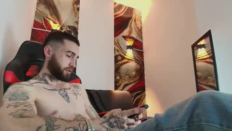 Snapshot of luke_davis01 chatting on 22, 10, 2025 LUKE online show from 22, 10, 2025