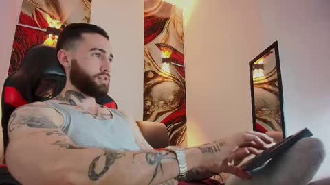 Snapshot of luke_davis01 chatting on 28, 10, 2025 LUKE online show from 28, 10, 2025