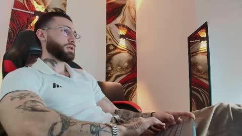 Snapshot of luke_davis01 chatting on 5, 11, 2025 LUKE online show from 5, 11, 2025