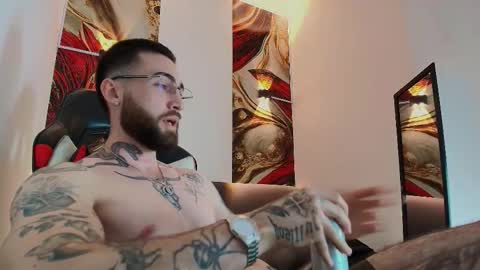 Snapshot of luke_davis01 chatting on 14, 11, 2025 LUKE online show from 14, 11, 2025