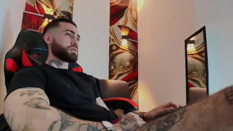 Snapshot of luke_davis01 chatting on 21, 11, 2025 LUKE online show from 21, 11, 2025