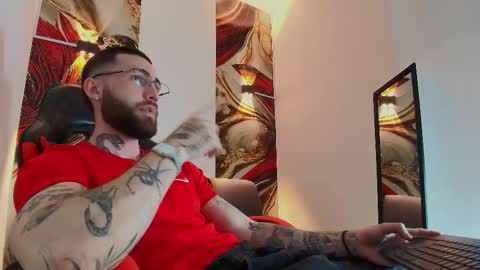 Snapshot of luke_davis01 chatting on 24, 11, 2025 LUKE online show from 24, 11, 2025